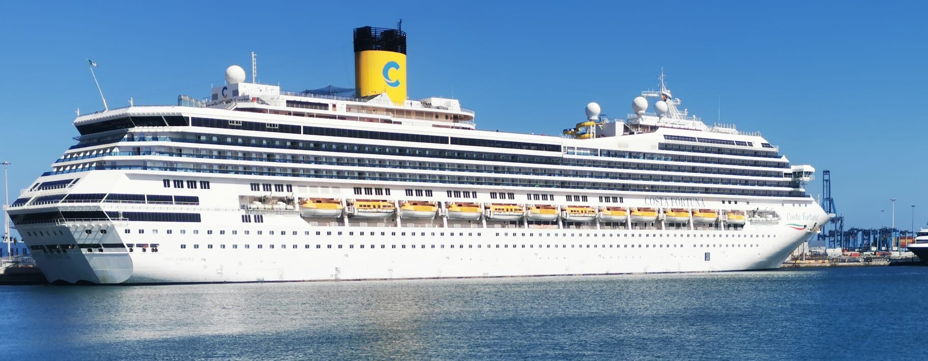 Costa Fortuna im Kreuzfahrthafen Las Palmas de Gran Canaria an der Muelle Santa Catalina