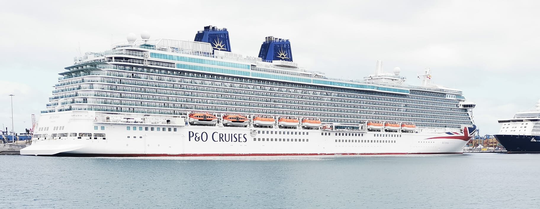 Kreuzfahrtschiff Britannia im Hafen von Las Palmas de Gran Canaria