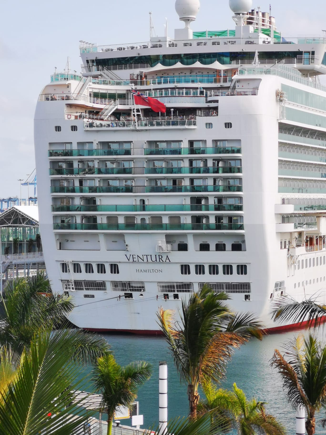 Kreuzfahrtschiff "Ventura" im Hafen von Las Palmas de Gran Canaria