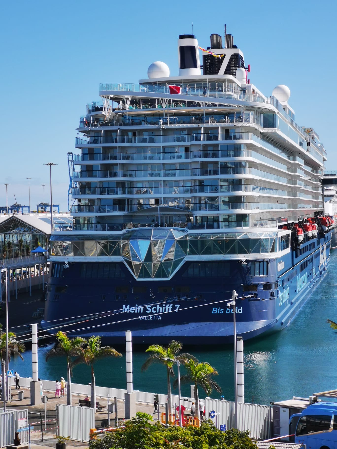 Mein Schiff 7 im Kreuzfahrthafen Las Palmas de Gran Canaria