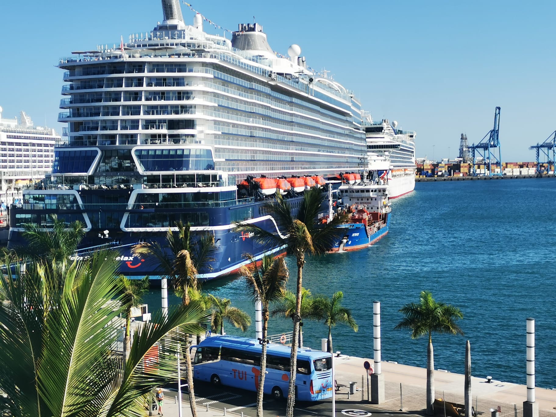 Kreuzfahrtschiff Mein Schiff Relax an der Muelle Santa Catalina, Las Palmas de Gran Canaria